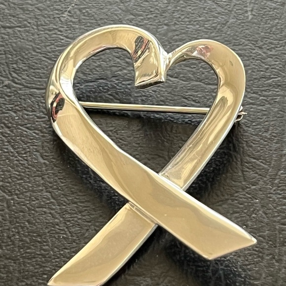 Sterling silver ribbon brooch excellent condition - Picture 2 of 4